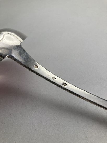 null Ladle in silver, engraved G

Marked: Vieillard (1819-1838)

Master-smith : Cincinnatus...