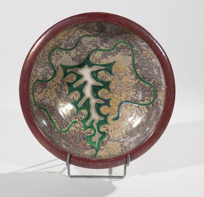null René ANCHIERRI (1905 - 1987)

Coupe en céramique émaillée lustrée, décor de...
