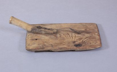 null Pâle à chaume en mélèze

Saint Colombans des Villars, XIXe siècle

L. 43 cm