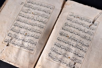  [ART ISLAMIQUE]. Ouvrage manuscrit en calligraphie arabe à l'encre noire et or (Coran?),...