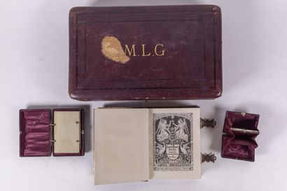  [MISSELS]. Un coffret monogramé "M.L.G." comprenant: un paroissien romain (Gruel...