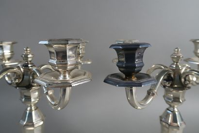 null Paire de chandeliers bout de table à quatre bras de lumière en métal chromé...
