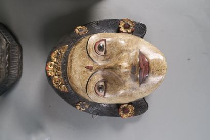 null Lot de masques et statuettes en bois comprenant : un masque Punnu du Gabon,...