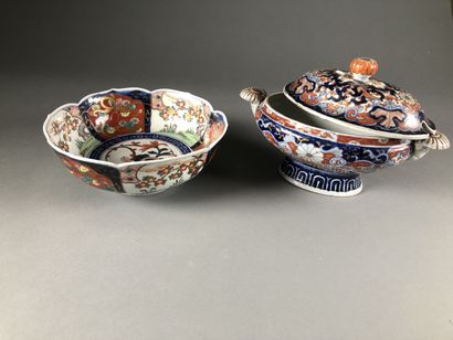 null JAPON, 

Compotier et soupière en porcelaine à décor imari émaillé polychrome

Vers...