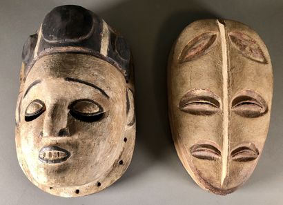 AFRIQUE

Réunion de deux masques en bois...