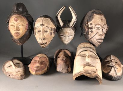 AFRIQUE 

Réunion de neuf masques dont un...