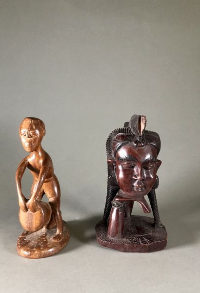 AFRIQUE

Réunion de deux statuettes en bois,...