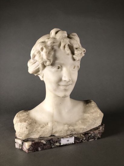 null Félix CHARPENTIER (1858-1924)

Femme en buste

Sujet en albâtre, signé au dos,...