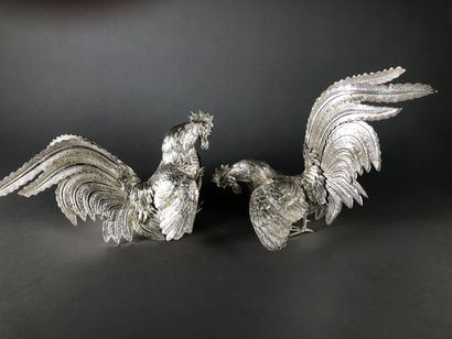 null Deux coqs en métal argenté 

XXe siècle 

L. 29,5 cm