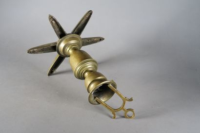 null JUDAICA, 

Lampe de shabbat en bronze, anciennement électrifiée

Manque le réceptacle...