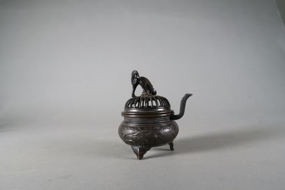 null JAPON - Période EDO (1603-1868) 

Petit brûle-parfums en bronze

Accidents et...