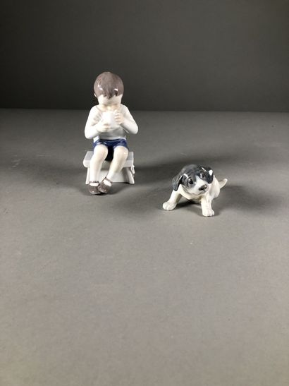 null ROYAL COPENHAGUE,

Chien et garçon en porcelaine polychrome

H. 13 cm - L. 10...
