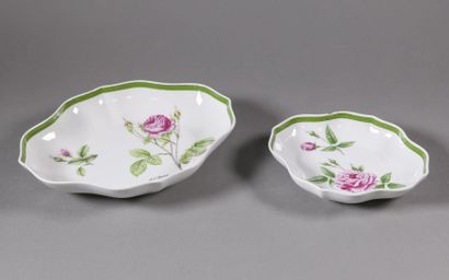 null Deux jattes en porcelaine à décor de rose d'après Redouté 

Allemagne, XXe siècle

L....