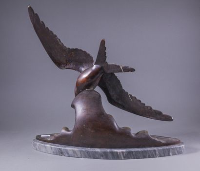 null LORINO - XXe siècle 

Mouette au-dessus des flots, épreuve en bronze sur une...