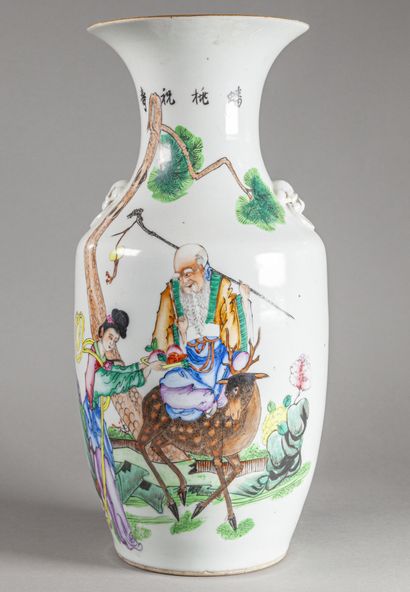 CHINE - Début du XXe siècle 
Vase balustre...