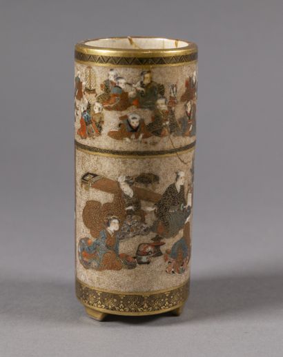 JAPON, Satsuma - XIXe siècle 
Vase cylindre...