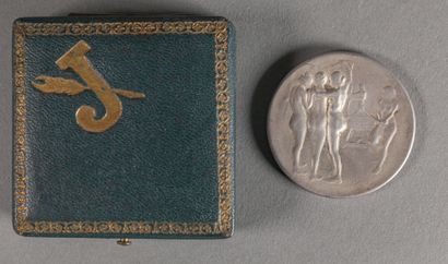 null Médaille en bronze argenté, "Le Journal" (quotidien), par R. Carabin. A l'avers,...