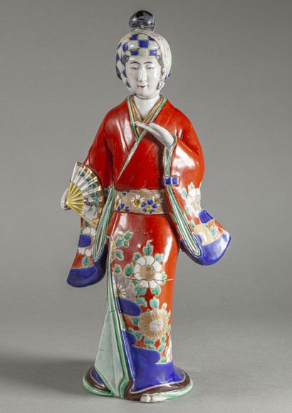  JAPON, Kutani - Période TAISHO (1912-1926) 
Statuette de Geisha en porcelaine émaillée...