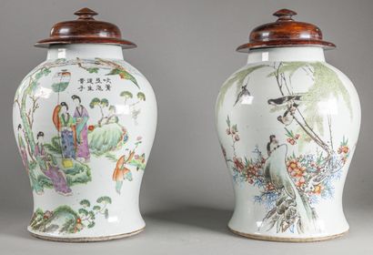 null CHINE - Début du XXe siècle

Deux potiches en porcelaine pouvant former paire,...