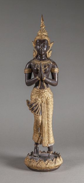 null Danseuse Ayutthaya en métal patiné et doré

XXe siècle

H. 49 cm