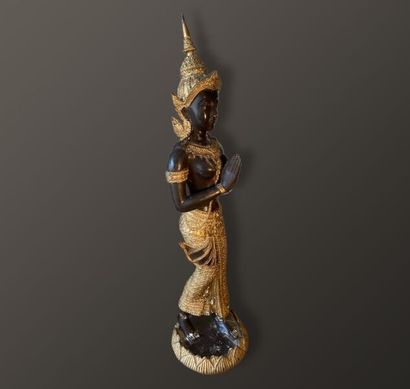 null Danseuse Ayutthaya en métal patiné et doré

XXe siècle

H. 49 cm