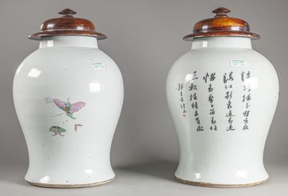 null CHINE - Début du XXe siècle

Deux potiches en porcelaine pouvant former paire,...