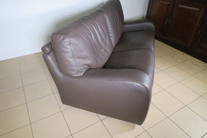 null Canapé convertible en cuir marron foncé grainé, Roche Bobois 

L. 180 cm - H....