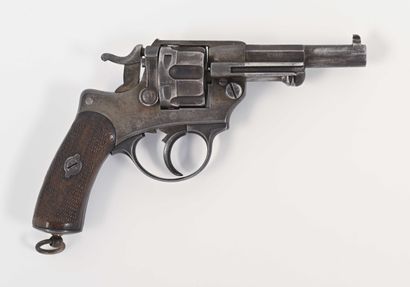 FRANCE 
Revolver d'ordonnance d'officier modèle 1874 de marine 
Crosse bois finement...