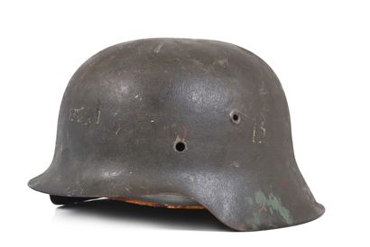 null ALLEMAGNE 

Casque modèle 1942

Bombe acier avec peinture feldgrau (manques)...