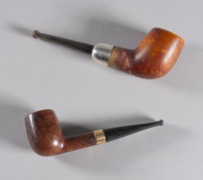 null Lot of two pipes : 

- pipe DUNILL, numbered 60, the furnace in root of heather,...