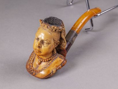 null Meerschaum tobacco pipe representing Queen Victoria

End of the 19th century

L....