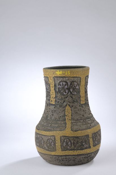 ACCOLAY (1945 -1983) 
Vase de forme balustre...