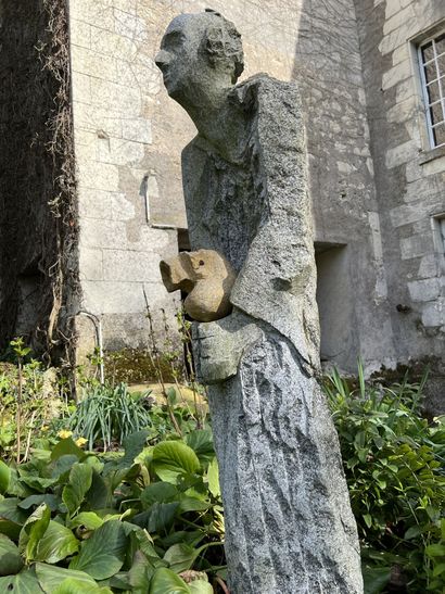  Denis MONFLEUR (né en 1962) 
Le Premier Moine, 2010 
Sculpture en granit (taille...