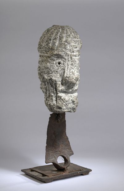 null Denis MONFLEUR (né en 1962)

Visage, 1999

Sculpture en granit (taille directe),...