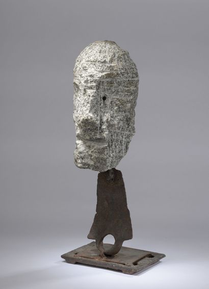 null Denis MONFLEUR (né en 1962)

Visage, 1999

Sculpture en granit (taille directe),...