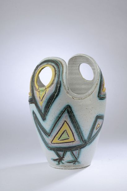 ACCOLAY (1945 -1983). 
Un grand vase de forme...