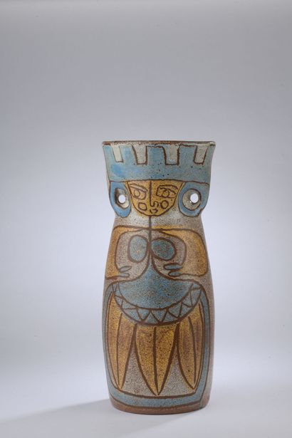 ACCOLAY (1945 -1983). 
Haut vase à deux anses...