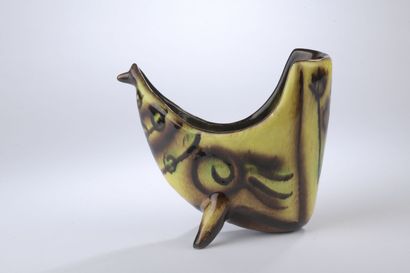 null ACCOLAY (1945 -1983).

Un vase de forme zoomorphe en céramique émaillée décorée...