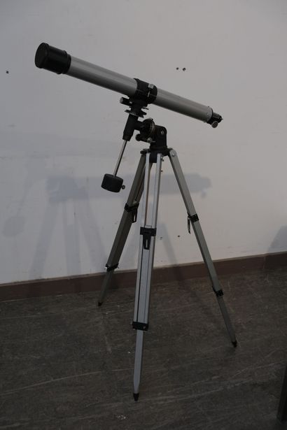 null NIKKO STIRLING 

Lunette astronomique D. 60 mm - F. 900 mm

Dans sa malle de...