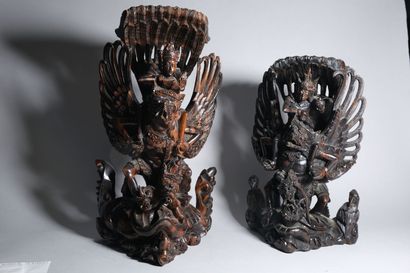 null BALI, XXe siècle

Deux groupes en palissandre sculpté figurant Vishnu chevauchant...