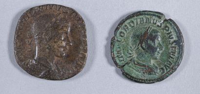 null lot de 2 monnaies de bronze: Gordien III, As, revers IOVI STATORI et sester...