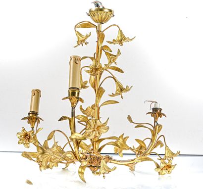 null Lustre à trois lumières en bronze ciselé de fleurettes

XIXe siècle

H. 46 cm...