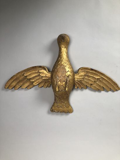 null Colombe en bois doré, sculpté et assemblé

XIXe siècle 

H. 29 cm - L. 44 cm...