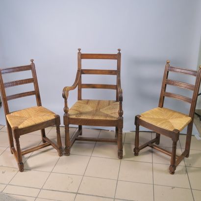 null Ensemble de douze chaises cannées (H. 91 cm - L. 43 cm - P. 37,5 cm)

Joint...