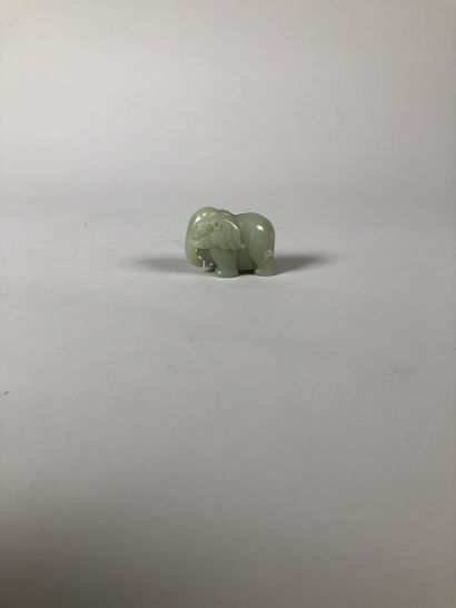 null CHINE - XXe siècle

Petit éléphant en jade céladon

H. 3,5 cm