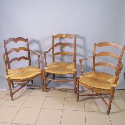 null Trois fauteuils provencaux, de modèles différents

XIXe siècle 

H. environ...