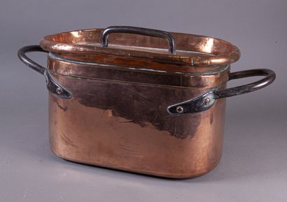 null Braisière en cuivre

XIXe siècle

H : 25 cm L. avec anses 53 cm l . 25,5 cm