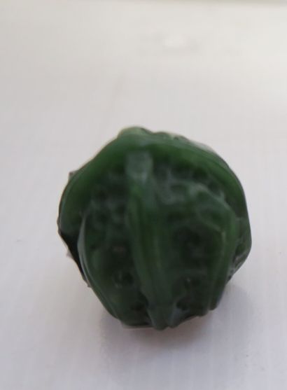 CHINE - XXe siècle 
Noix en jadéite épinard...