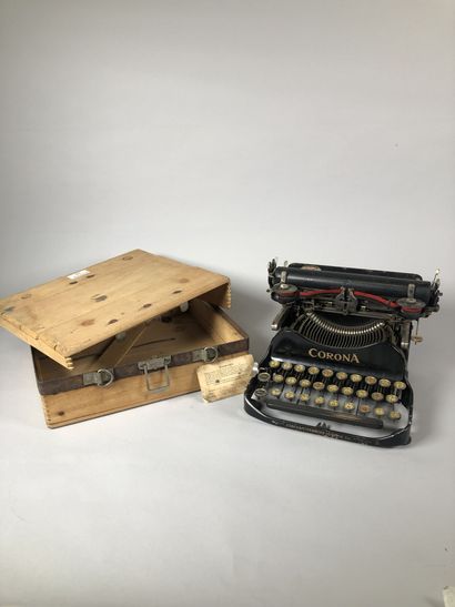 null CORONA, USA

Machine à écrire de voyage Typewriter numéro 3, modèle Standard...