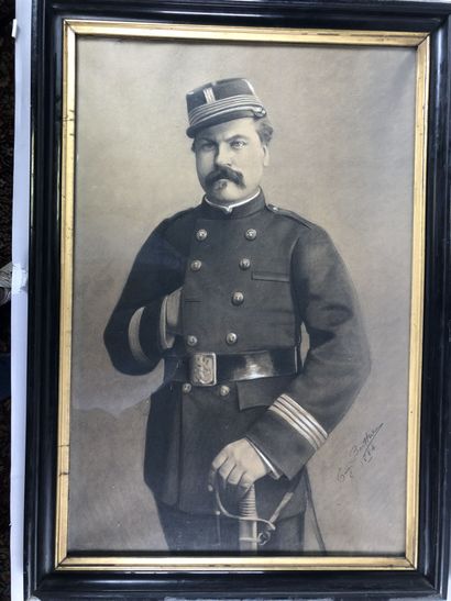 null Portrait du Commandant Berthier - 1884 

Fusain et rehaut de pastel blanc, daté...